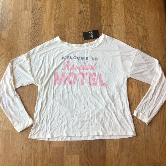 Schitt's Creek Welcome to Rosebud Motel Graphic Top Size Medium NWT - Picture 1 of 8